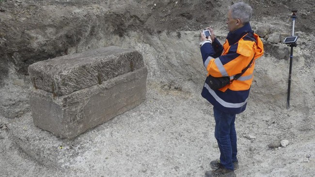 Ahli Bongkar Sarkofagus Romawi dalam Prancis, Isinya Perempuan Spesial