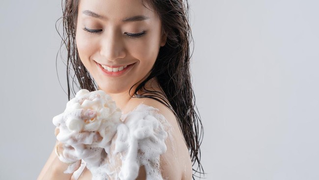 5 Area Tubuh yang mana itu Sering Terlewat saat Mandi Padahal ‘Gudang’ Bakteri