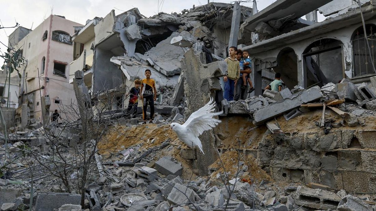 NYALANG: Puing-puing dalam Tanah Harapan